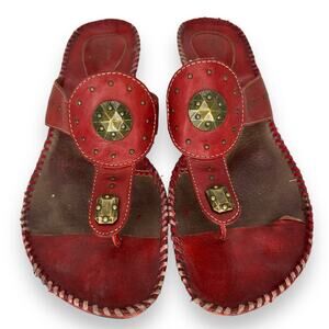 Clarks 9.5 Artisan Red Leather Thong Low Wedge Sandals Hammered Brass Studs